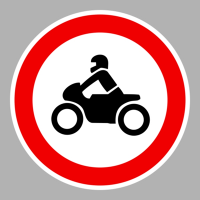Motorkerékpárral behajtani tilos