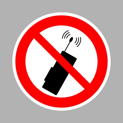 Mobiltelefon használata tilos!